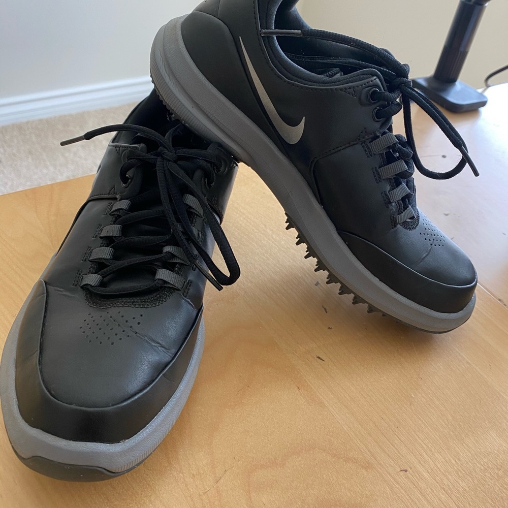 Nike golf shoes 7.5